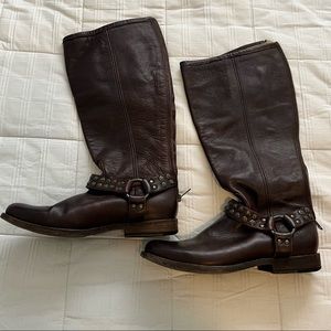 FRYE boots. Zipper in the back. Like new.